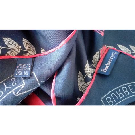 Foulard carré BURBERRY soie ton bleu Très bon état 